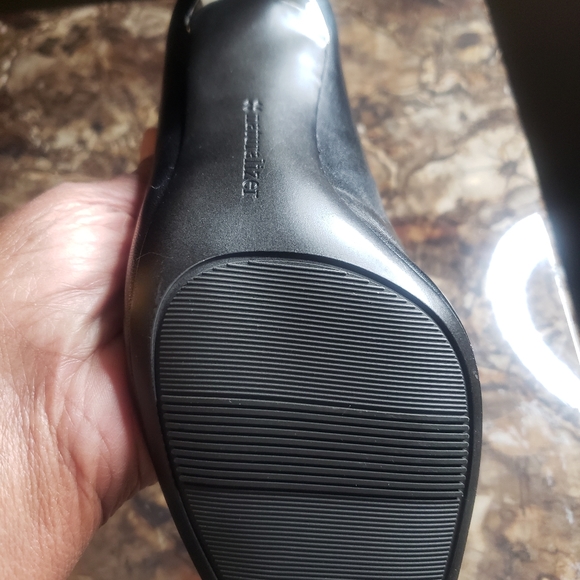 Shoes - Picture 5 of 6